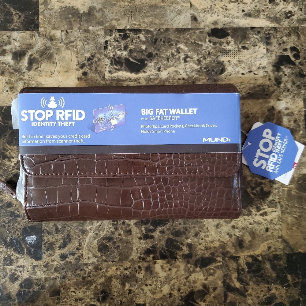 Mundi My Big Fat Wallet NWT